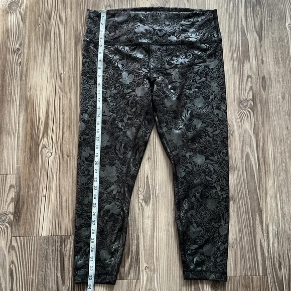 Lululemon Wunder Train High-Rise Tight 25" *Foil
Logo Flourish Black Iridescent - Picture 5 of 11